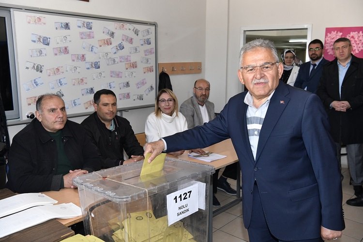 Memduh Büyükkılıç’tan sandık çağrısı